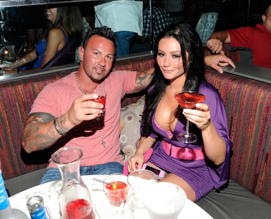 Is Jersey Shore’s JWoww Hiding A Diamond Ring?