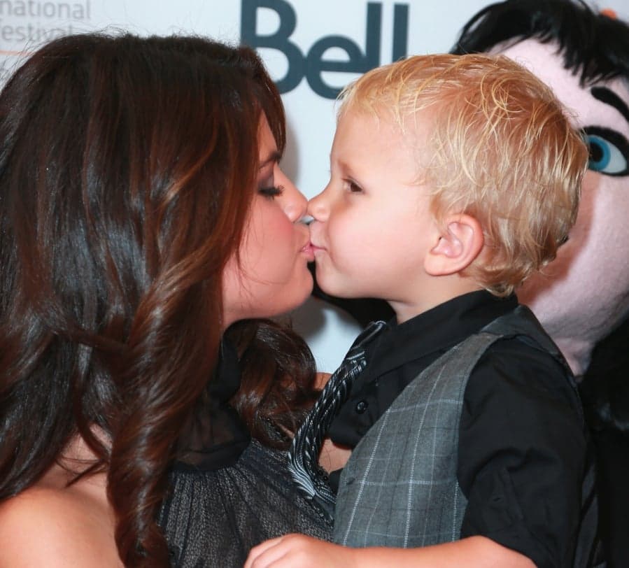 Selena Gomez is Getting in There with The Bieber Clan