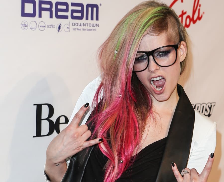 Avril Is Still Deciding On Wedding Theme… But Wants To Design Her Own Dress