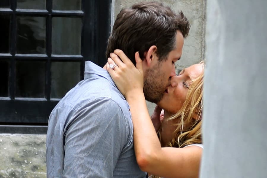 Blake Lively Finally Debuts Her Wedding Bling: Check Out That Amazing Engagement Ring!