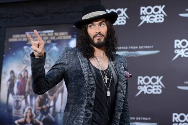 Good Samaritan? Russell Brand Offers Helping Hand to Homeless Man