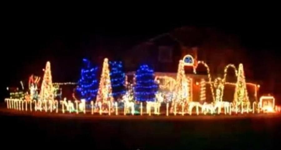 We Want Christmas Lights Like This This Year!