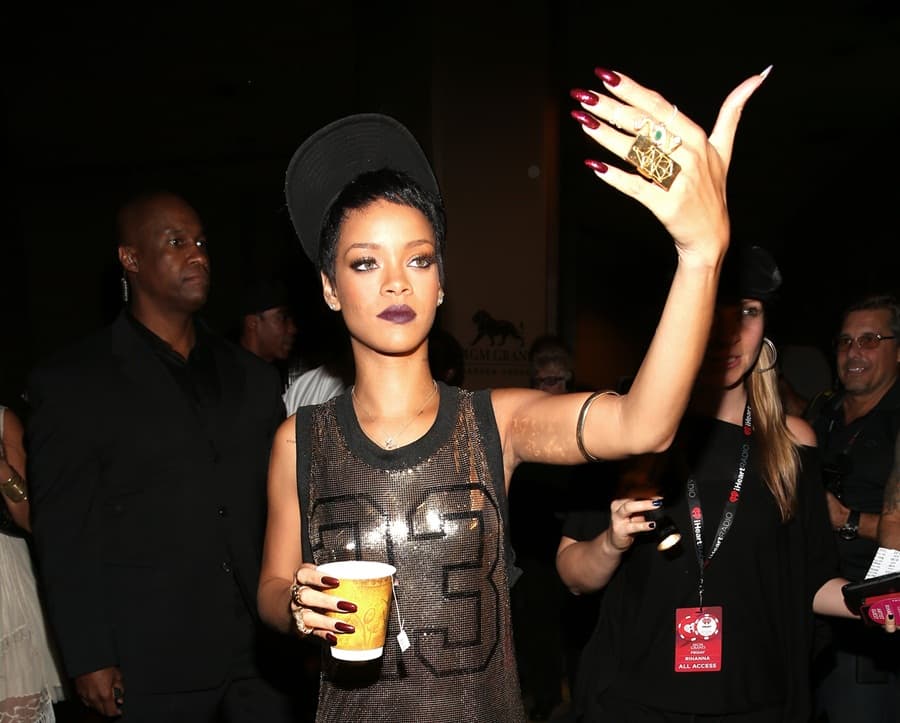 She Thinks Her Music Is Worth Diamonds: Rihanna’s Latest Album Will Hit Shelves For €190