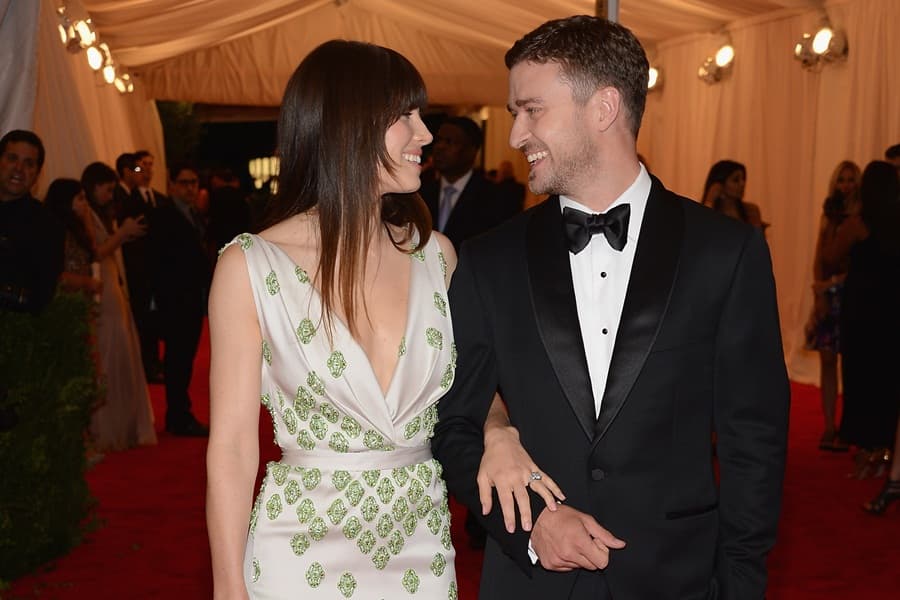 And The Bride Wore Pink: The First Pictures of the Timberlake-Biel Wedding Have Been Published!