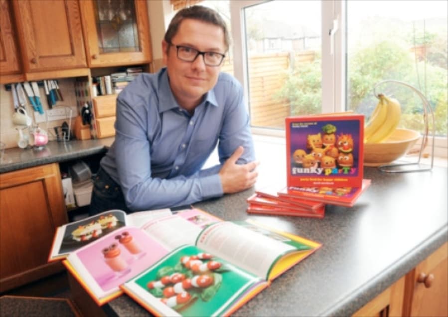 Creative Dad Spruces Up Some Cartoon Inspired Lunch To Please His Children