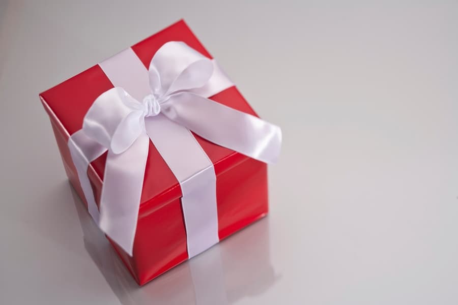 Did You Keep the Receipt? Survey Reveals Men Are Terrible At Buying Gifts