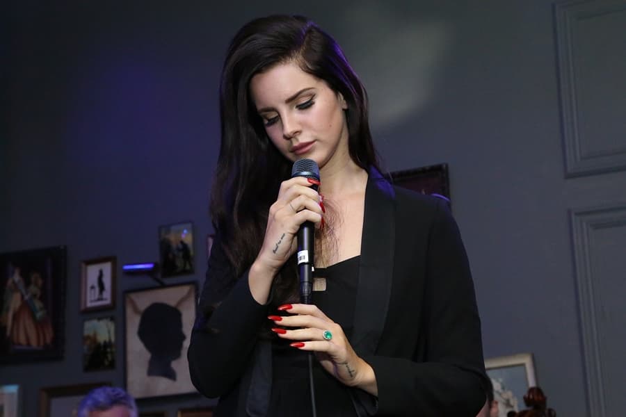 Hilarious Viral Video: Have You Seen Sh*t Lana Del Rey Says?
