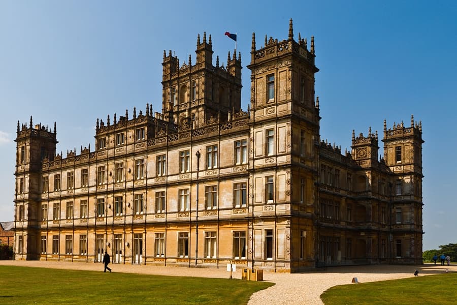Man Makes Huge Downton Abbey Replica Entirely Out of Gingerbread