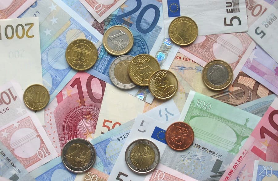 The Stuff Of Dreams: One Young Donegal Woman Scoops Major Lotto Win… And Knows How To Celebrate It