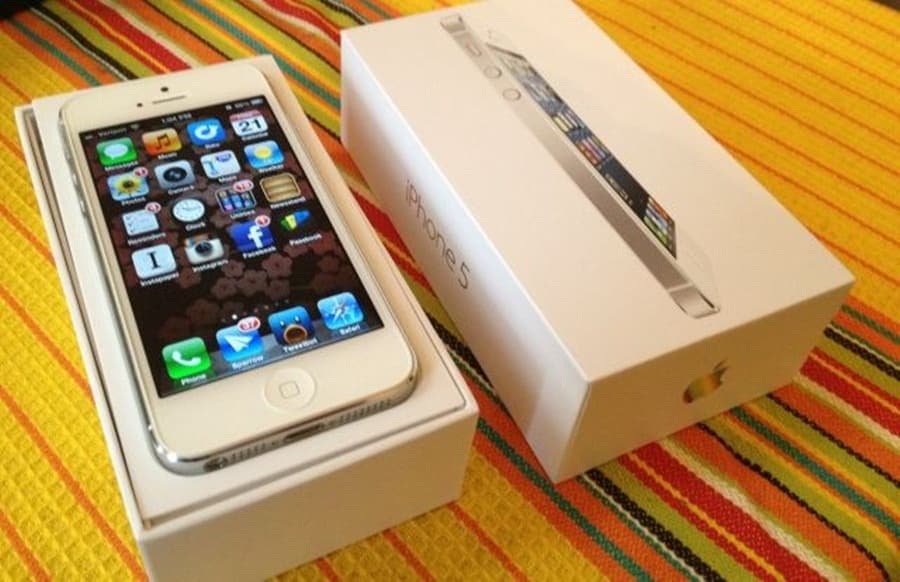 “Happy Christmas! But These Are The Terms And Conditions…” One Mum And The Extreme Contract Her Son Had To Sign For His iPhone