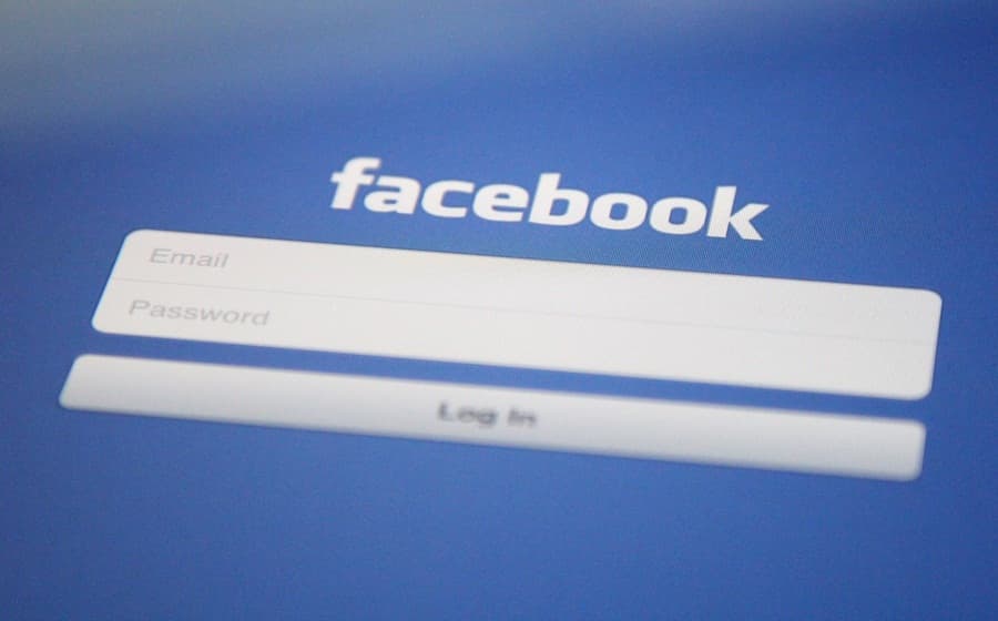 Zuckerberg’s Secret Meeting Revealed… Facebook’s Big Surprise Is NOT A Smartphone
