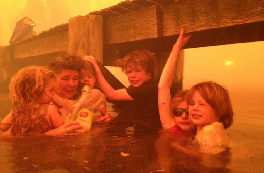 The Picture Of Hope: Australian Grandparents Save Their Kids From Bushfire In The Sea