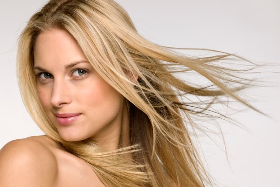 How To Make Your Own Dry Shampoo For a Fraction Of The Price