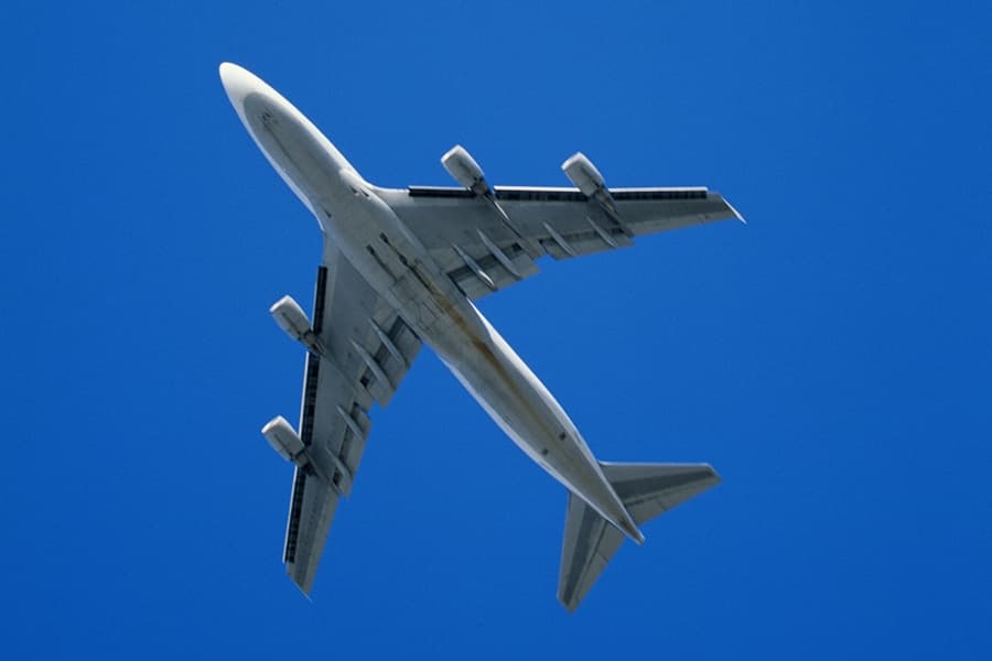 Looks Like It’s Off Again: Star Flies Home From Mexico After Argument With Chart-Topping Beau