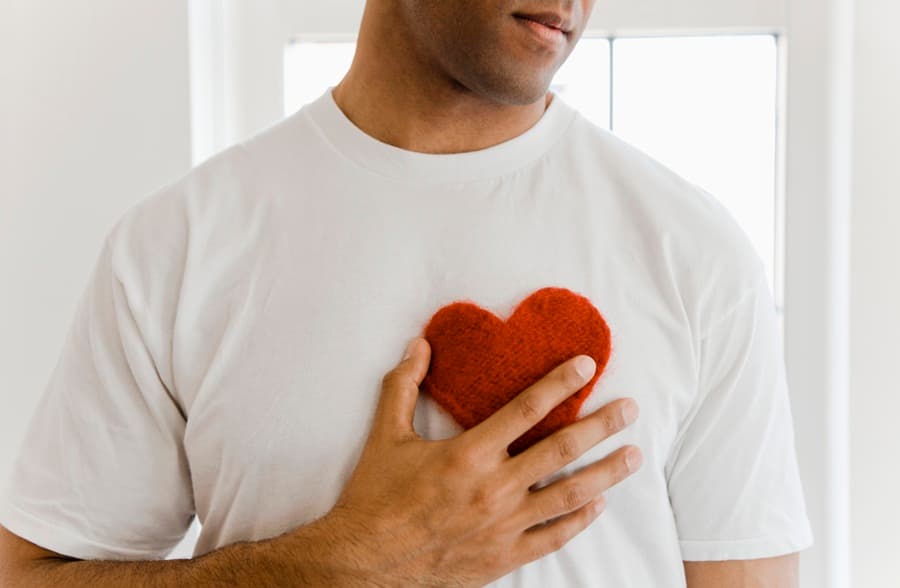 That’s One Way to Say ‘I Love You’: Men Gather in Public to Shout Compliments At Their Partners