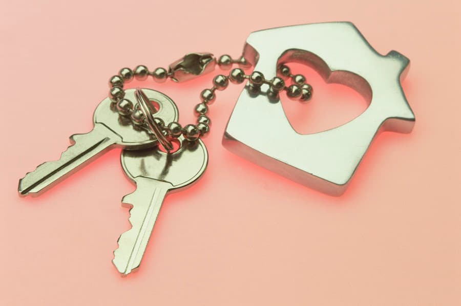 Moving Back In With Mammy: Uh-oh, This Celeb Can’t Afford To Pay Her Rent…