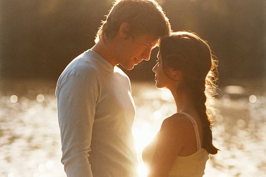 Keeping The Spark When You’re Hours Apart: How to Survive a Long Distance Relationship
