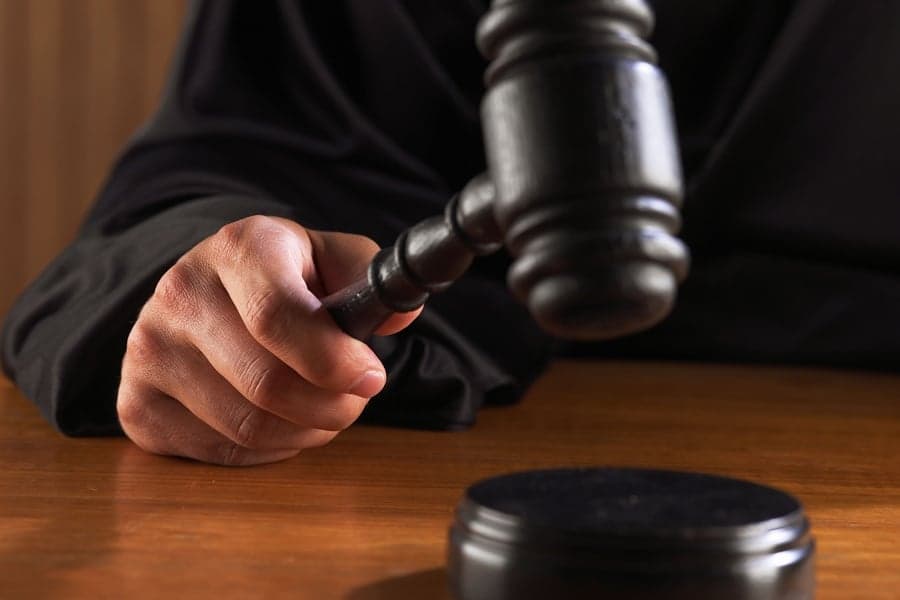 Student Sues Uni and Professor For C-plus Grade