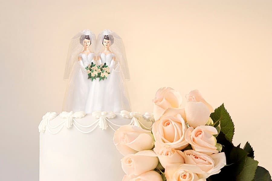 Reality TV Chef Offers To Bake Wedding Cake For Free After Lesbian Couple Were Refused From Bakery