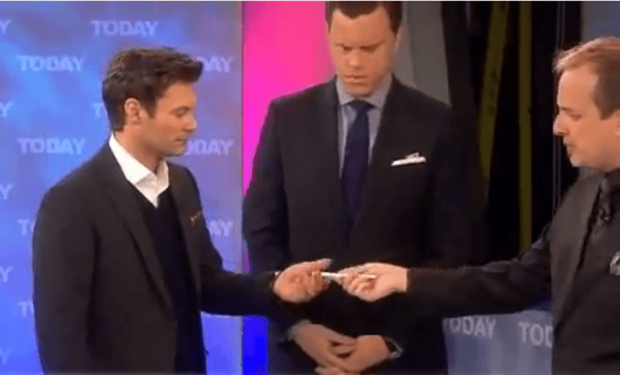 Watch Your Back! The World’s Best Pick-Pocketer Fleeces Seacrest And Buddies On US TV