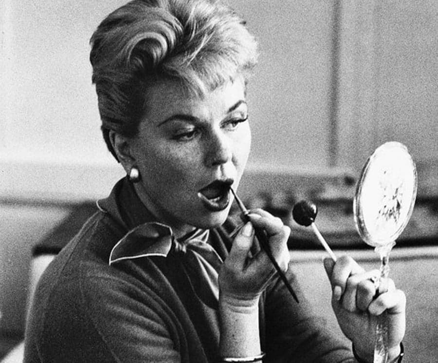 Makeup Mistakes: The Methods That Make You Look Old!