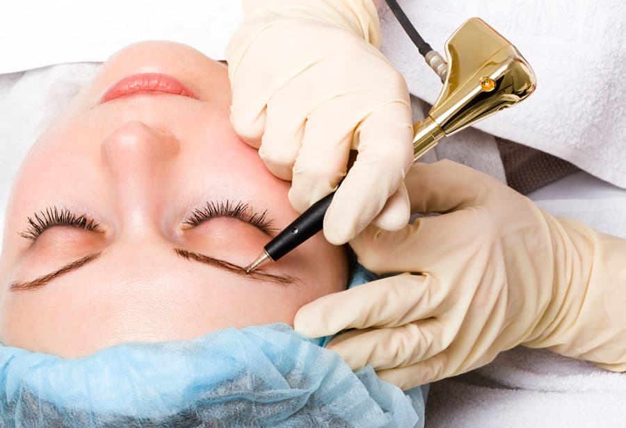 Soapstar Goes All TOWIE On Us And Gets Brows Tattooed For Massive Beauty Transformation