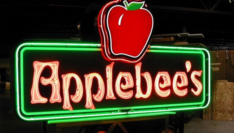 Woman Arrested After Handing Stolen ID to Waitress It Belonged To