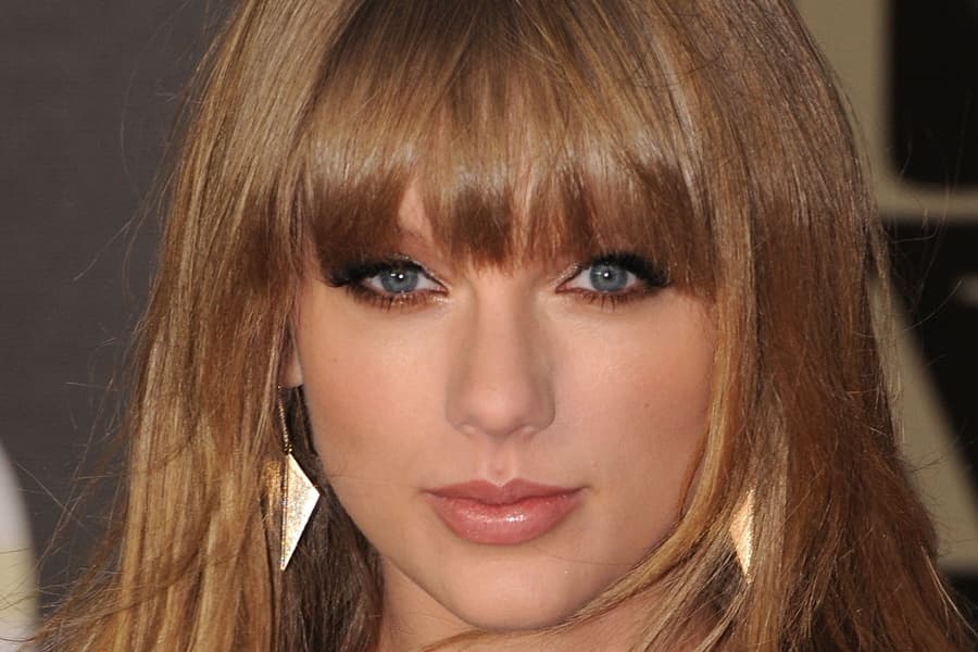 She Belongs on TV? Swift Lands Small Screen Role!