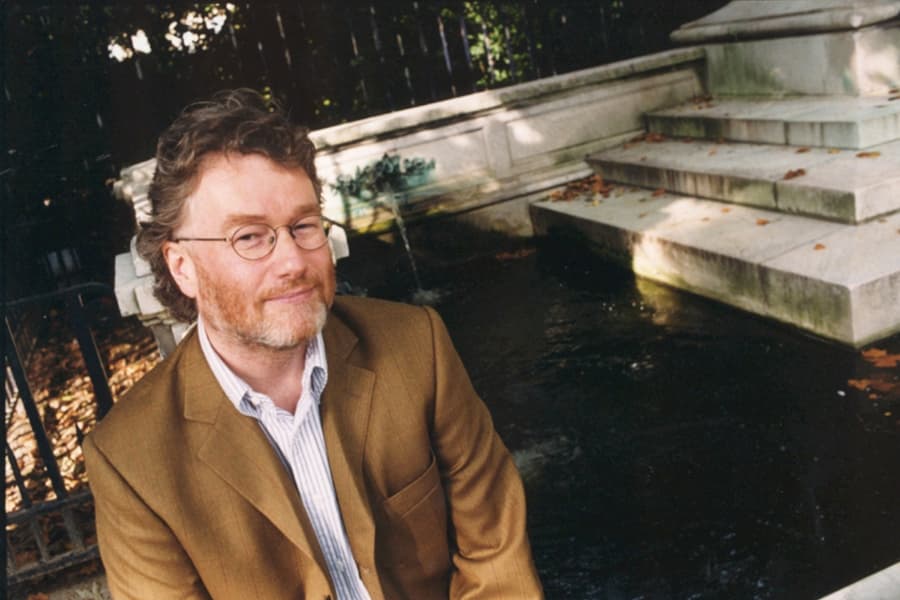 “It’s Extremely Unlikely I’ll Live Beyond A Year” – Author Iain Banks Makes Emotional Statement About His Terminal Cancer