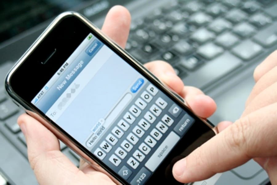 “Ignore That Text!” Twitter Prank Targets Parents With Hilarious Results