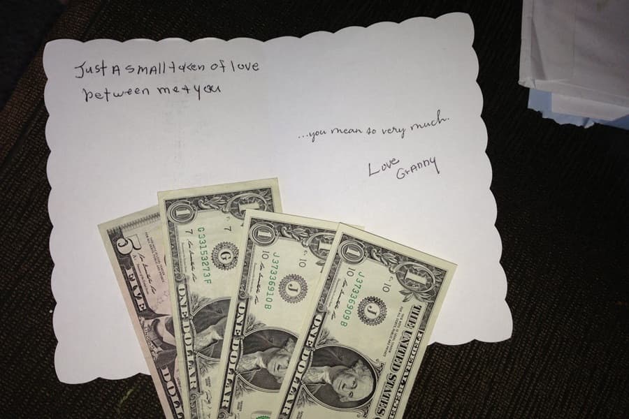 Grandparents Are Awesome: Granny’s Kind-Hearted Gesture Goes Viral