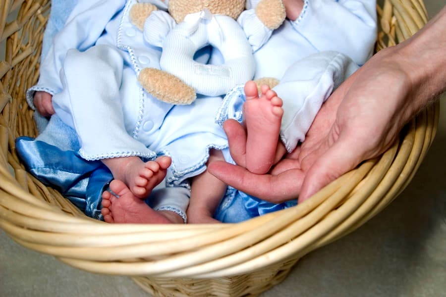 Desperate Housewives Star Reveals He’s Gay… AND He’s Had Twin Baby Boys By Surrogate Earlier This Year