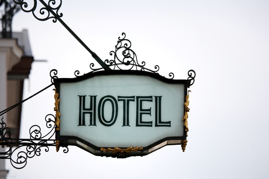 Well, Aren’t We An Honest Bunch! 75% Of Irish People Have Never Stolen Items From Hotel Rooms