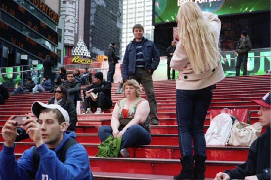 “What Are You Looking At?” Photographer Captures People’s Not-So-Secret Reactions To Her Weight