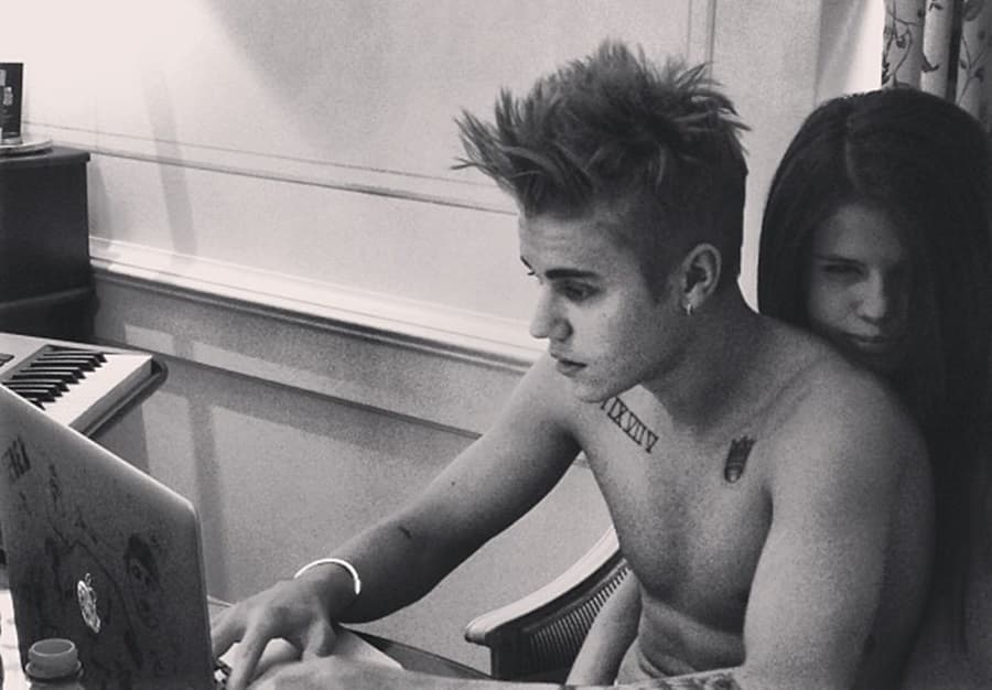 Ahh, Young Love: Bieber Posts Intimate Photo Hinting Romance Is Back On