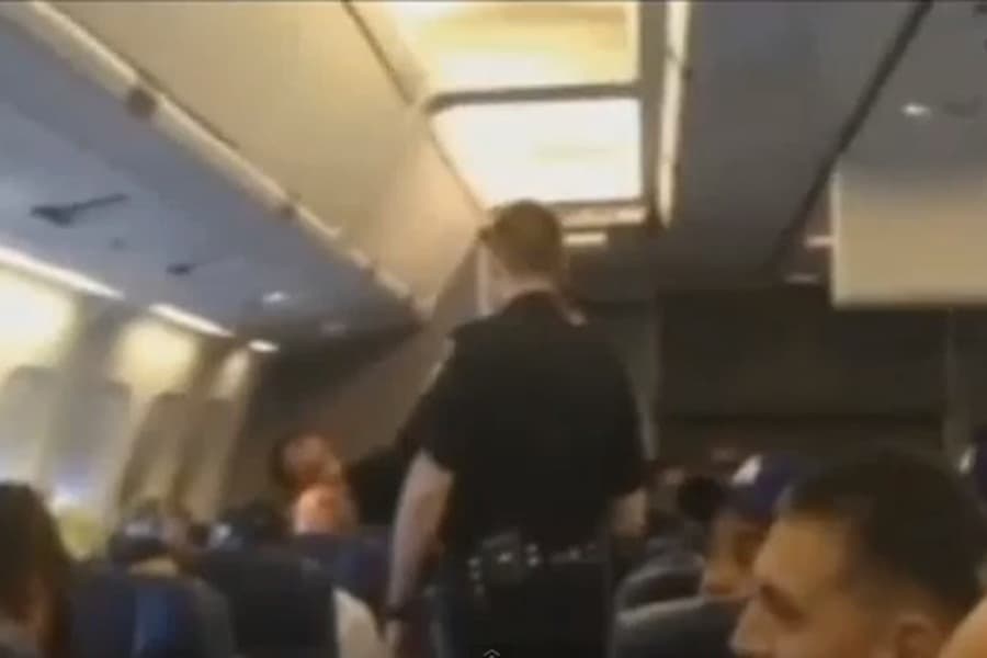 “I Will Always Love You!” Plane Forced To Make Emergency Landing Because Passenger Won’t Stop Singing Whitney Houston