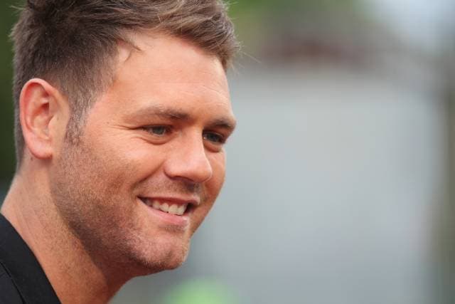 NSFW: The Cheek! Brian McFadden Gets Photobombed By A Randomer. The Result Is Hilarious!