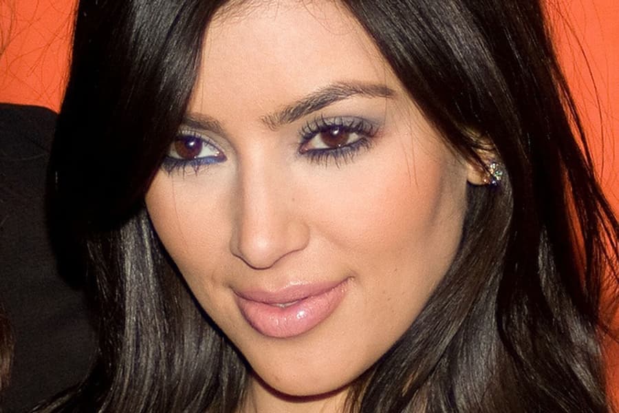 PICTURE: Swollen Feet – Kim Kardashian Needs To Give In To The Fact That She’s Pregnant