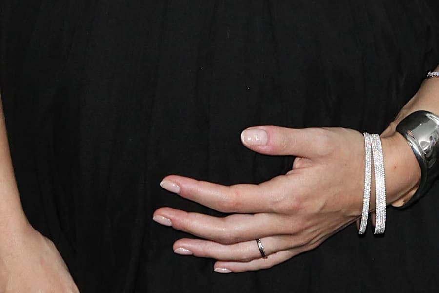 That’s One Way To Do It: Actress Reveals Pregnancy On Red Carpet