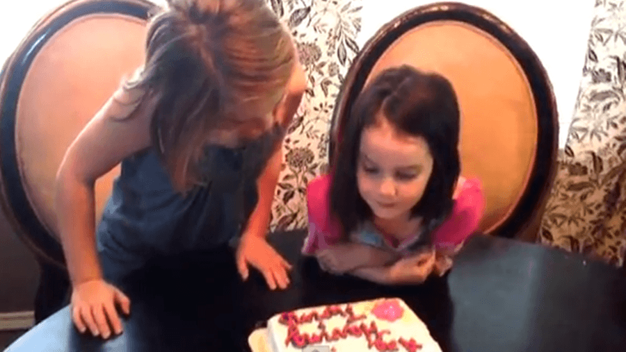 A Piece of Cake? How to Tell Your Kids You’re Expecting Twins