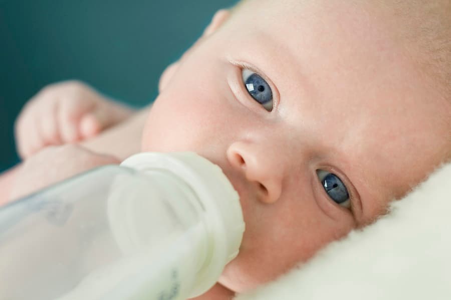 Singer And Model Mum-Of-Two Reveals She’s Offering Friends Her Breast Milk For Their Cuppa