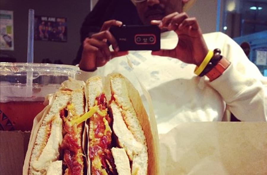 Love To Share Snaps Of Your Food? This Psychiatrist Thinks You Have A Problem