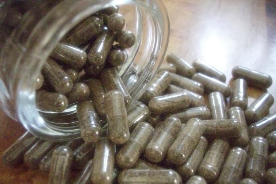 Popping Placenta Pills The Growing Trend For New Moms