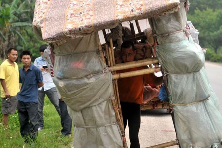 The Human Snail: Meet The Man Who Carries His Home With Him Wherever He Goes