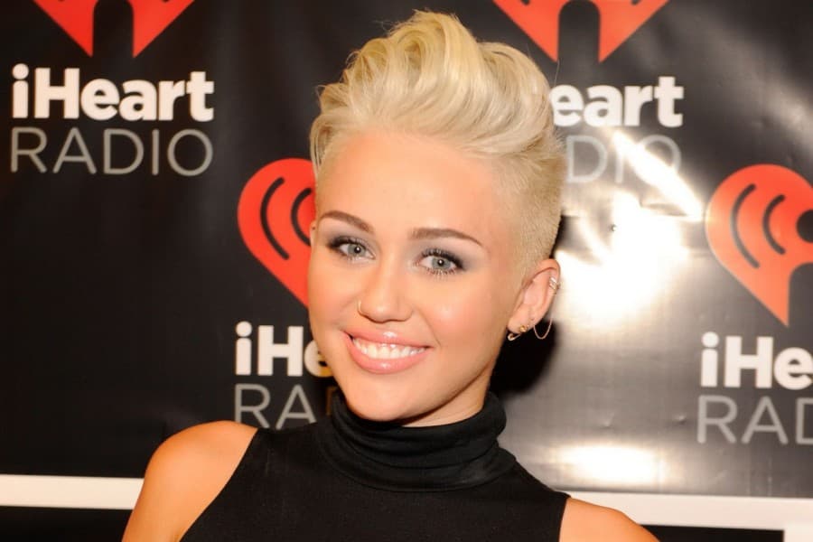 PICTURE – “My Twitter Was Just Actin All Types Of Cray”, Strange Things Are Happening On Miley’s Twitter Account