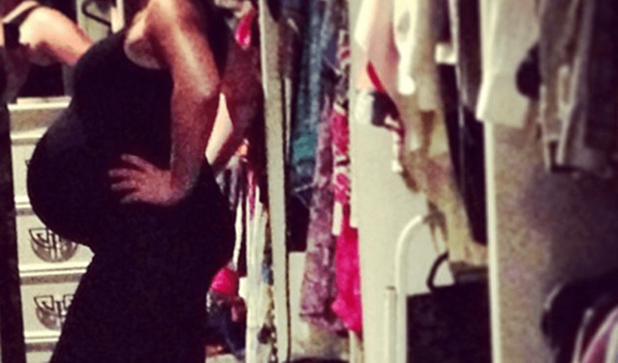 She Said It! Cougar Town Star Admits Bump Looks “Fake”