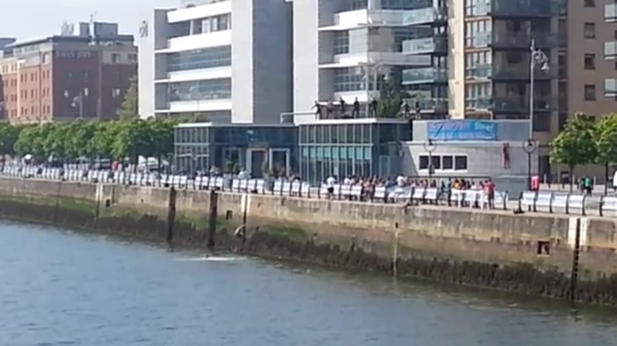 VIDEO: Some Kerrr-aazzzy Kids Jumping Off Restaurant Rooftop Into The Liffey