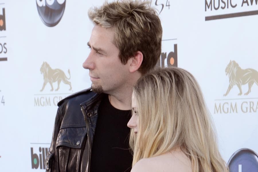 Her Happy Ending: Singer Weds Rocker Beau In France?!