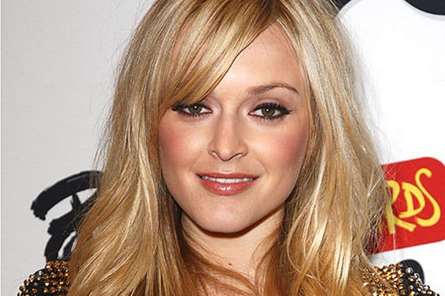PICTURE – Cotton Candy Pink, Fearne Dyes Her Hair Pink… And It Really Works