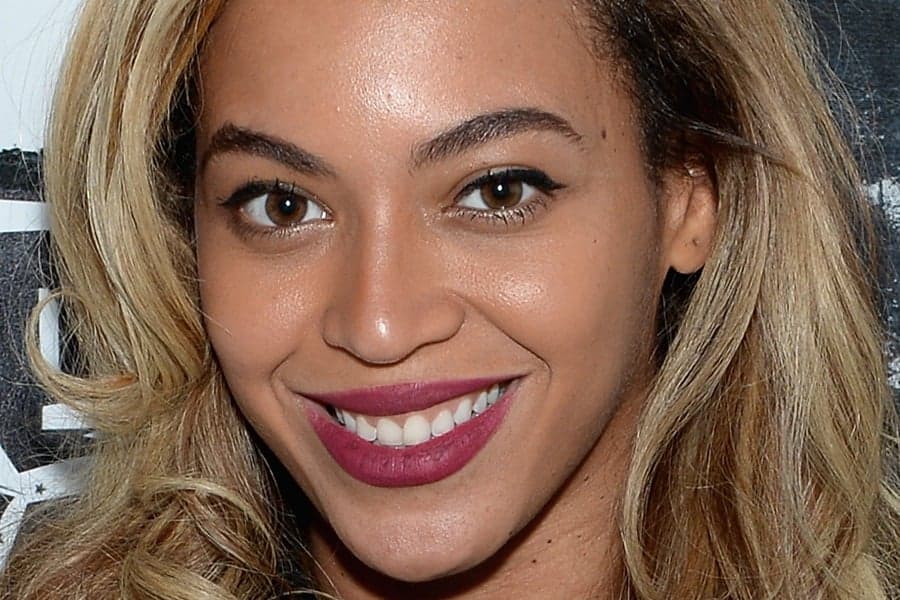 Beyoncé Strips Off For Dazzling Magazine Shoot
